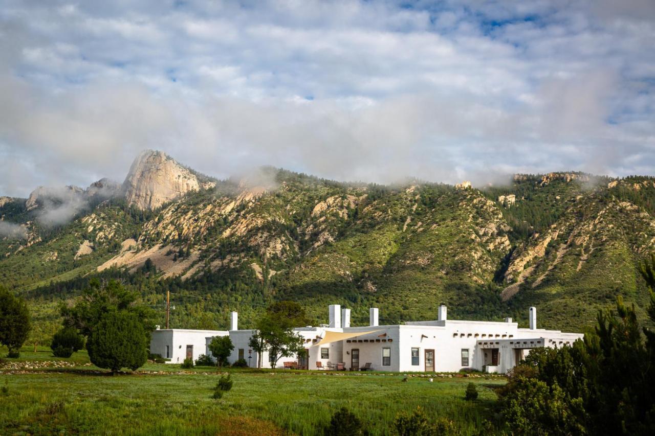 Casa Del Gavilan Historic Inn Cimarron Bagian luar foto